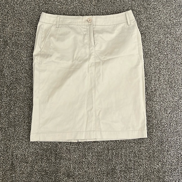 Mango Dresses & Skirts - Mango Basics skirt, size 6, cream color, cotton, good condition.